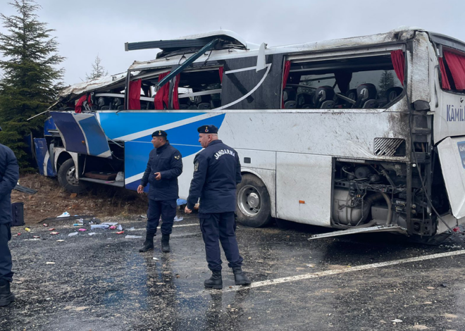 Eskişehir’de korkunç kaza: Yolcu otobüsü devrildi