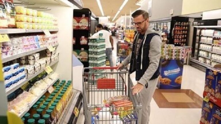 abdde tuketici guveni agustosta beklentileri asti 7qiskQ53