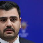 akpli vekilden kendi mahallesine erdogan ayari satafatli dekorlarla susleyip altin varakli masalar kirmizi taht koltuklar arasinda cGTdSn7C