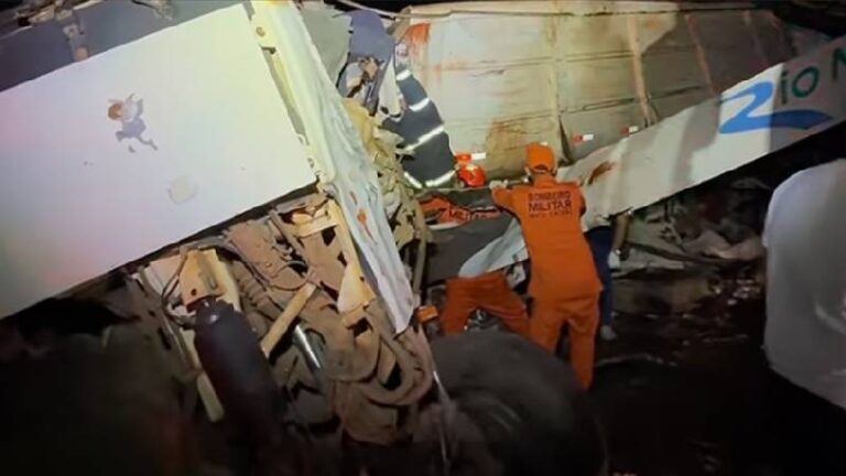 brezilyada yolcu otobusu kamyonla carpisti kazada 11 kisi oldu 45 kisi yaralandi Lq4TyGt4