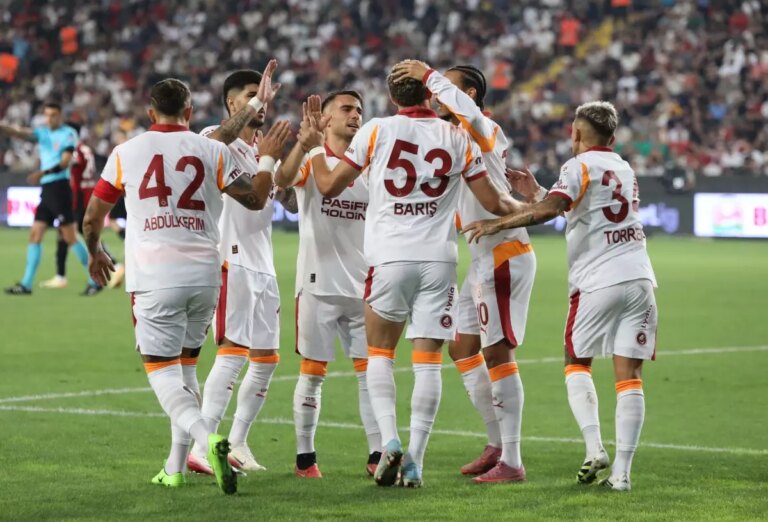 galatasaray gaziantep fkyi 3 0 gecti fYPeLrgi
