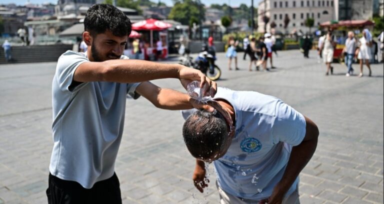 marmarada korkutan rekor 65 yil sonra bir ilk p7sAEbrq