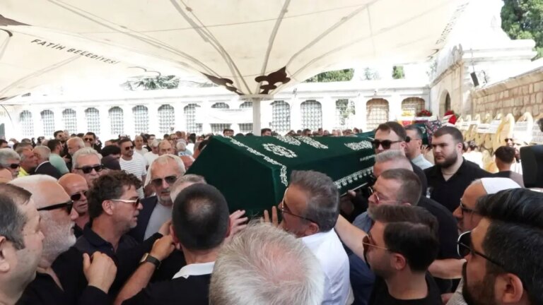 metin senturkun kardesi kanserden vefat etti S6IM7mjp