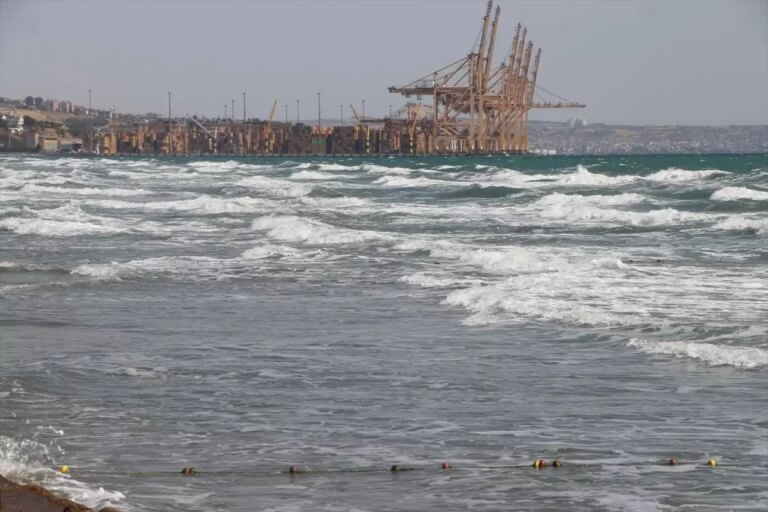 poyraz tekirdagda deniz ulasimini aksatiyor A9hSUFMZ