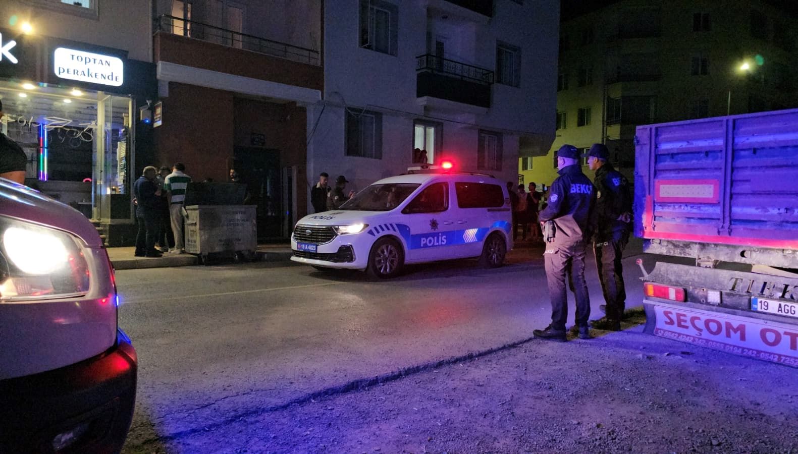 apartmana tufekle ates actilar iki kadin araniyor ODUFx5pj