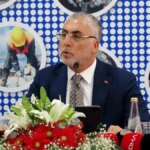 bakan isikhan birileri parti binalarinda koltuk kavgasi yaparken biz turkiyeyi adim adim dolasiyoruz 9y2ZNunL