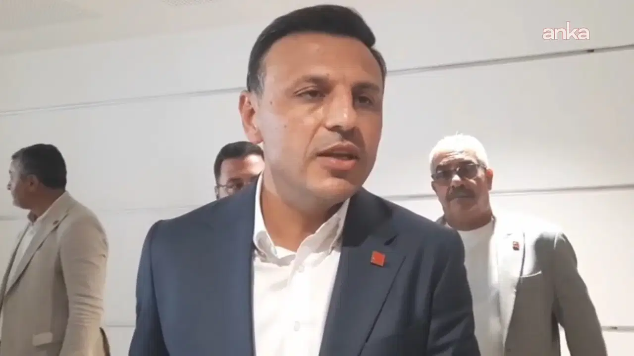 chp kurultay davasi ertelendi ozgur celikten ilk aciklama demoklesin kilicini chpnin tepesinde sallandirma girisimi w9lvjXnm