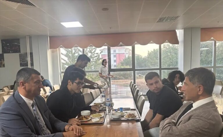 corlu kaymakami ogrenci yurdunu ziyaret etti lSsJWksh