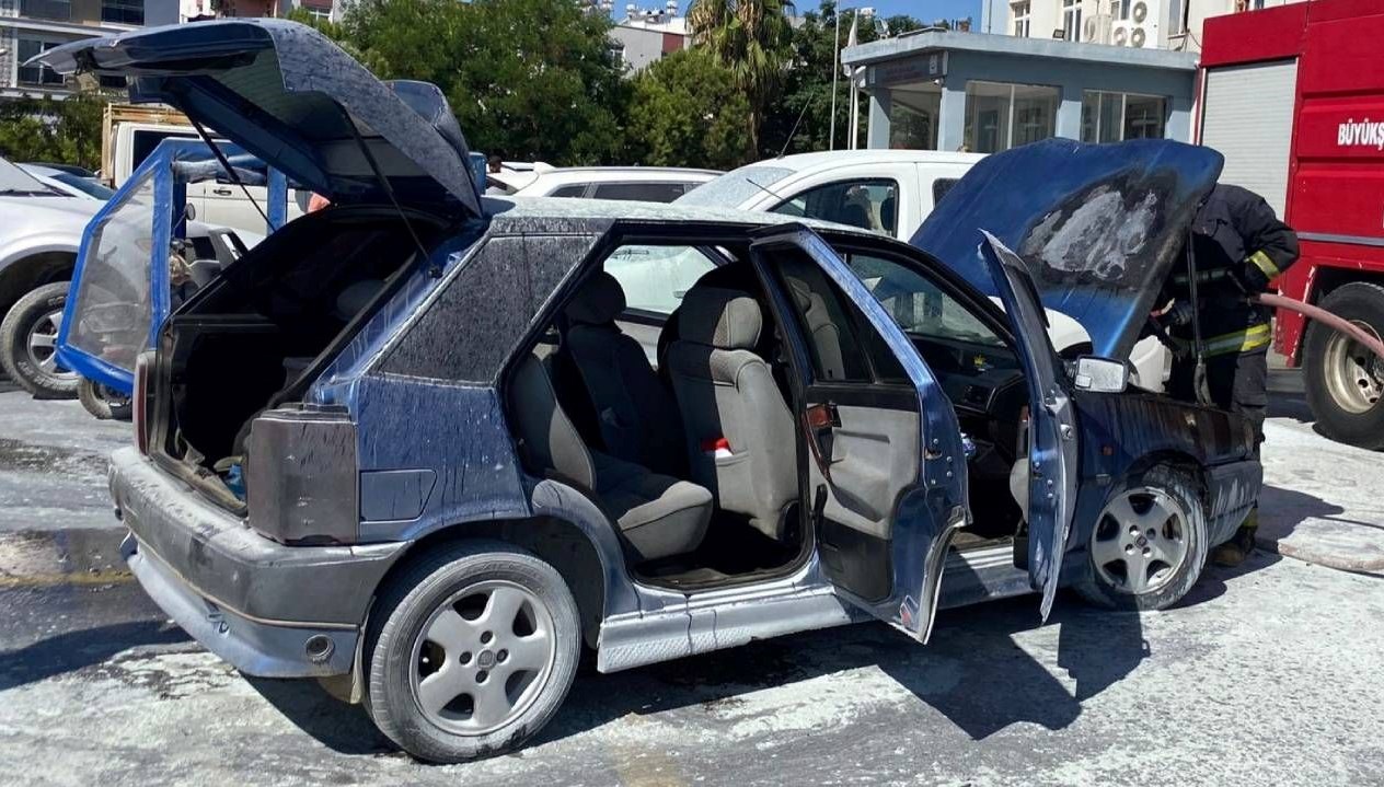 hastane otoparkinda otomobil alev aldi uR76qPgs