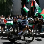 israilli bisikletcilerin ispanyadaki zor anlari la vueltada protesto edildiler lNQOjFed