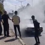 musta seyir halindeki otomobil yandi Pq7KP1vB