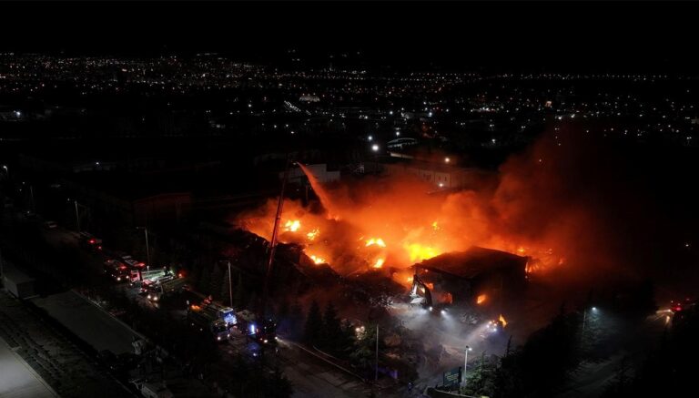 nigdedeki fabrika yangini sonduruldu FcB2wCdL