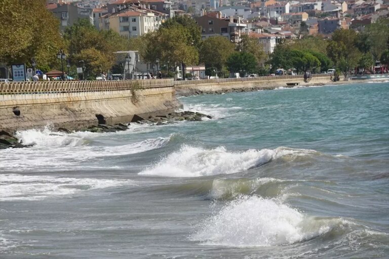 poyraz tekirdagda deniz ulasimini aksatti dHFGYLnn