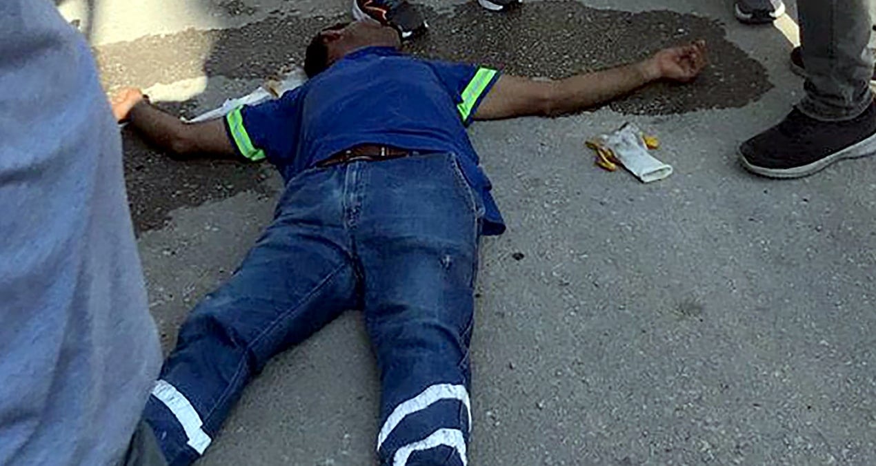 sokaga cop atip tepki gosteren temizlik iscisini dovduler etxD7wsp