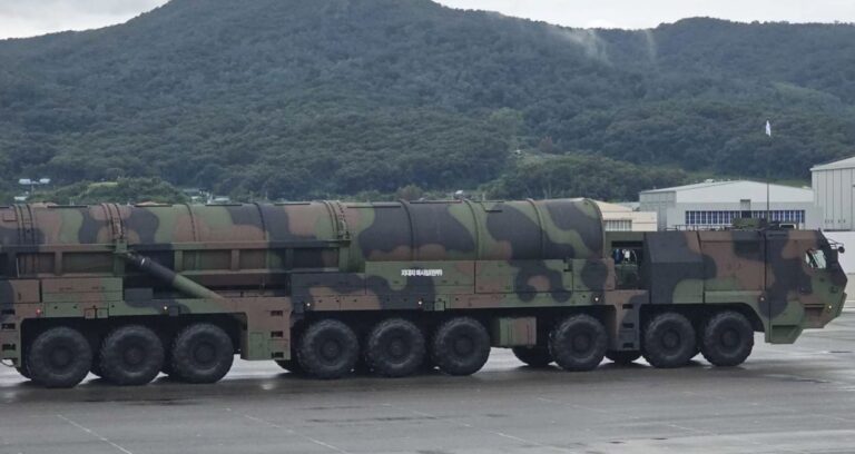 16 metre uzunlugundaki canavar fuze envantere sokuldu sbs564mF.jpg