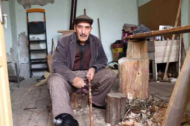 79 yasindaki adamin tahta ile hayat mucadelesi aZw3ljT5.jpg