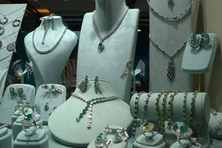 altin rekor kirarken pirlantada tarihi firsat kirmizi etiketli urunler maliyetine satiliyor ieqKJBaj.jpg