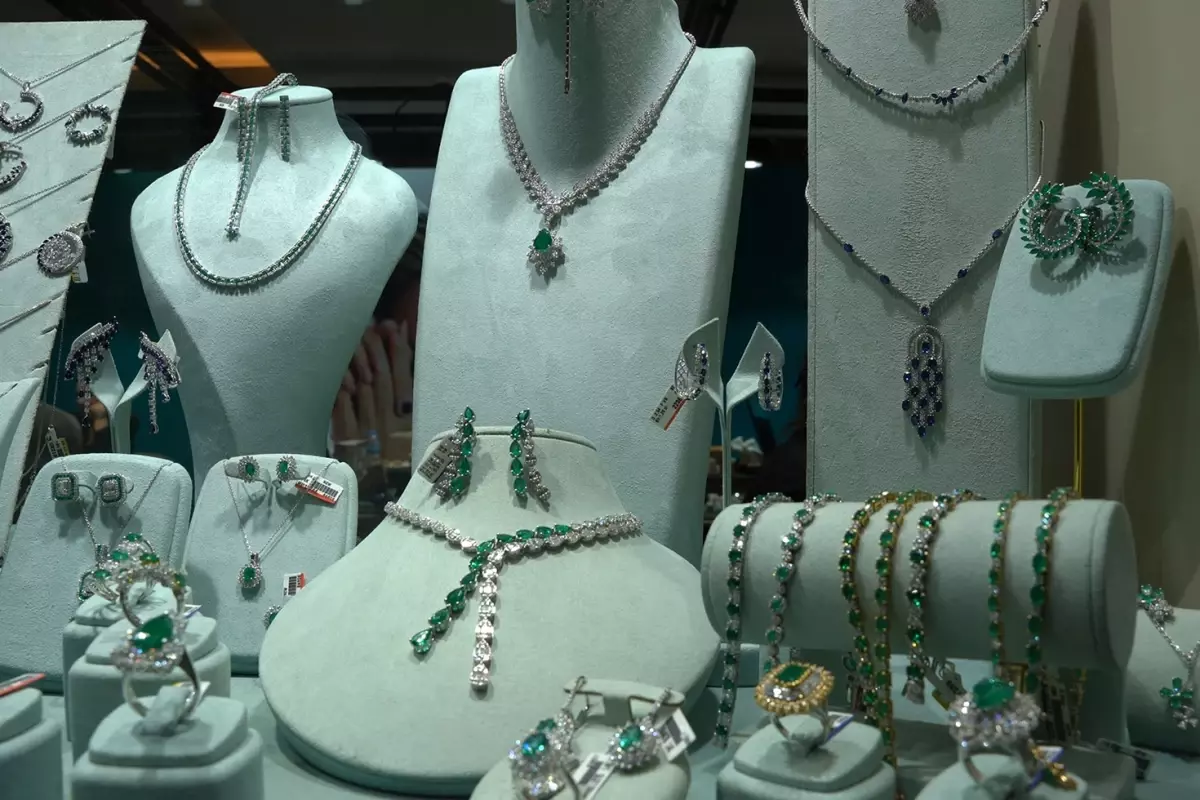 altin rekor kirarken pirlantada tarihi firsat kirmizi etiketli urunler maliyetine satiliyor ieqKJBaj.jpg