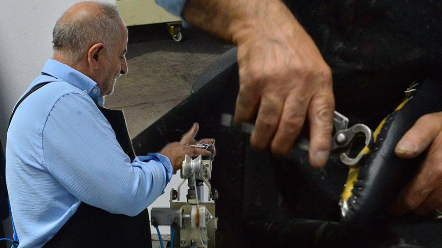 babasi kore savasinda askerlerden ogrendi kamyon lastigini soyup isledi bu isi turkiyede ilk baslatan benim vTPqmLVX