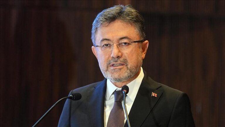 bakan yumakli temaslarda bulunmak uzere yarin cine gidecek 2wAsUK8Q.jpg