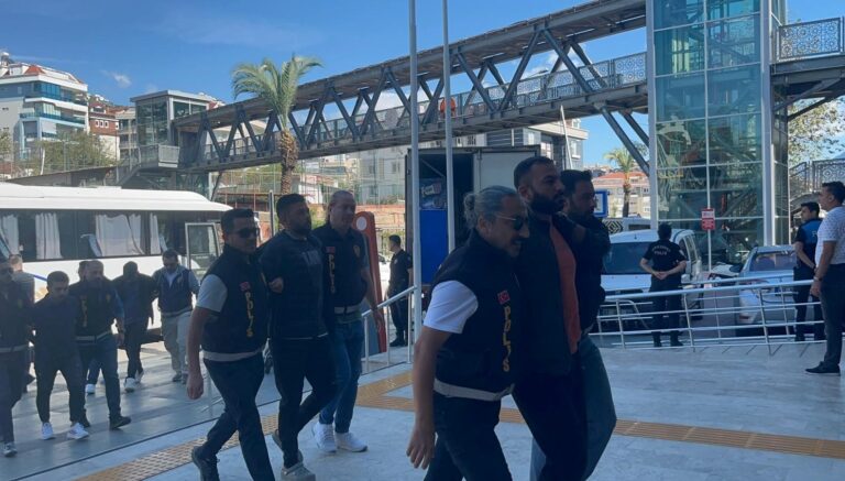 cesedi sarp kayaliklarda bulunmustu iki kisi tutuklandi MnW98ULP.jpg