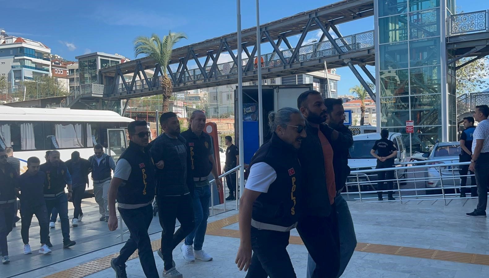 cesedi sarp kayaliklarda bulunmustu iki kisi tutuklandi MnW98ULP.jpg