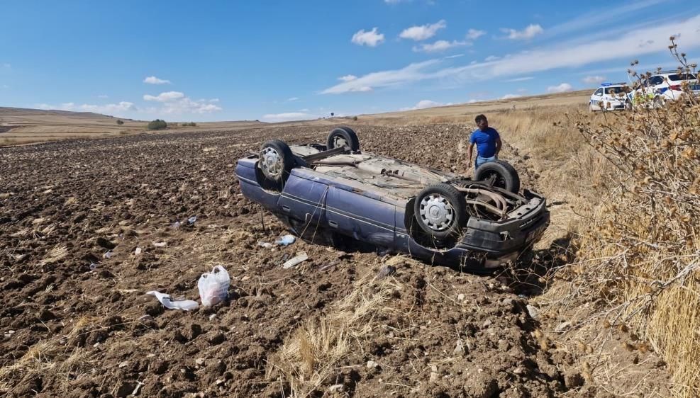 corumda otomobil tarlaya devrildi CXqe7aDm