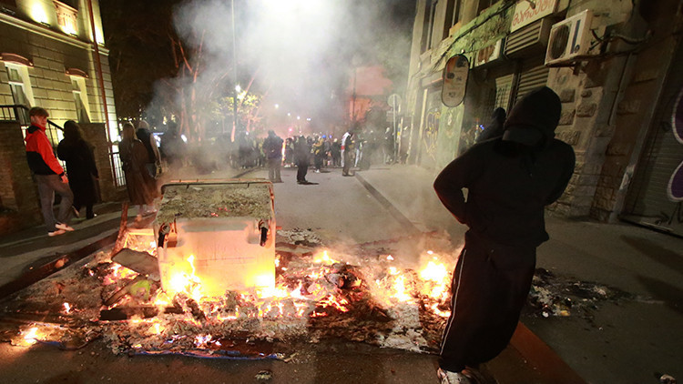 gurcistanda polis ve gostericiler karsi karsiya geldi 27 kisi yaralandi wJVkVAjO