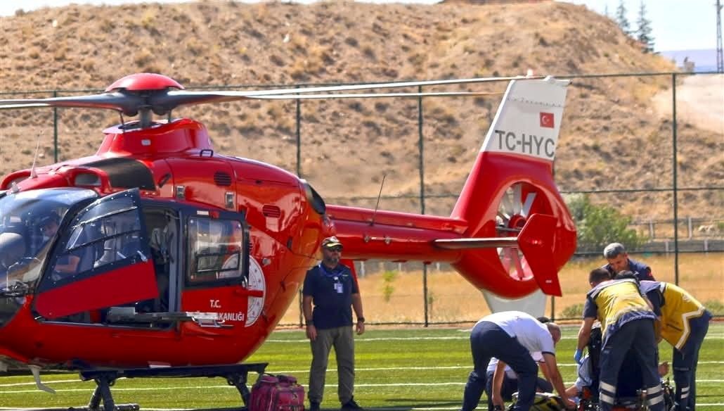 hava ambulansi tarlada calisirken yaralanan vatandas icin havalandi 72sZPbSa