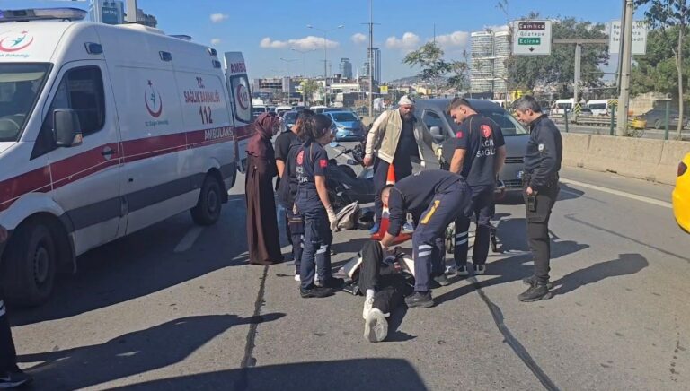 kadikoyde sapagi kaciran otomobil surucusu motosiklete carpti YGW1HHxO