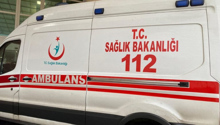 kamyon evin deposuna girdi iki yarali vg3bXExM.jpg