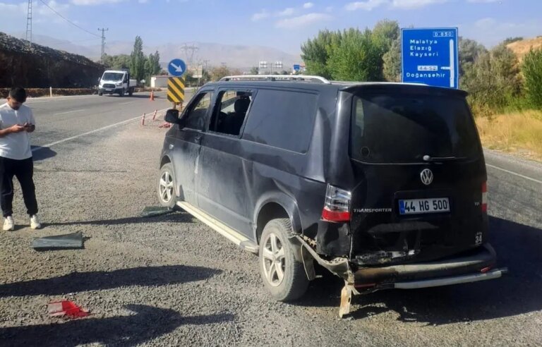 malatyada trafik kazasi 1i cocuk 2 yarali 3FrNQTiR
