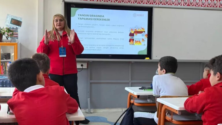 mebden es zamanli tahliye tatbikati 18 milyon ogrenci katildi grPRPqI7.jpg