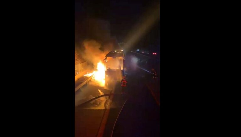 osmaniyede seyir halindeki yolcu otobusunde yangin hlMGNYb2.jpg