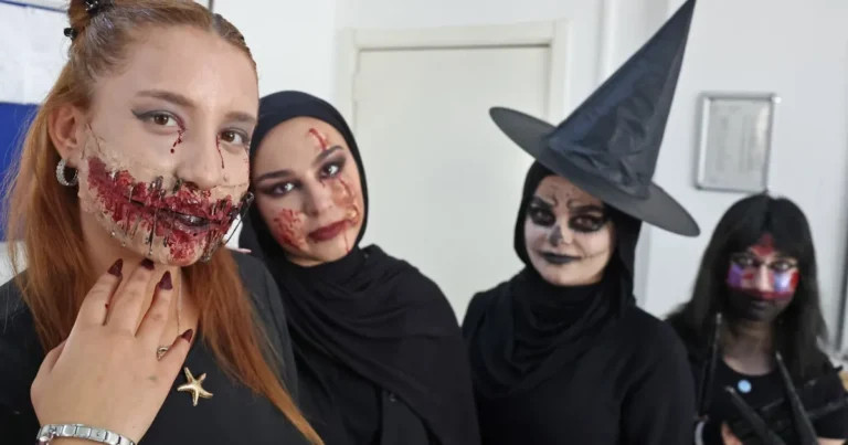 antalyada atabem kursiyerlerden korku filmi makyaji 8P2XieIK.webp