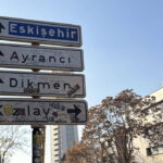 cankayada genclerin asilarak fotograf cektirdigi tabelaya koruma EQIXcJFW.jpg