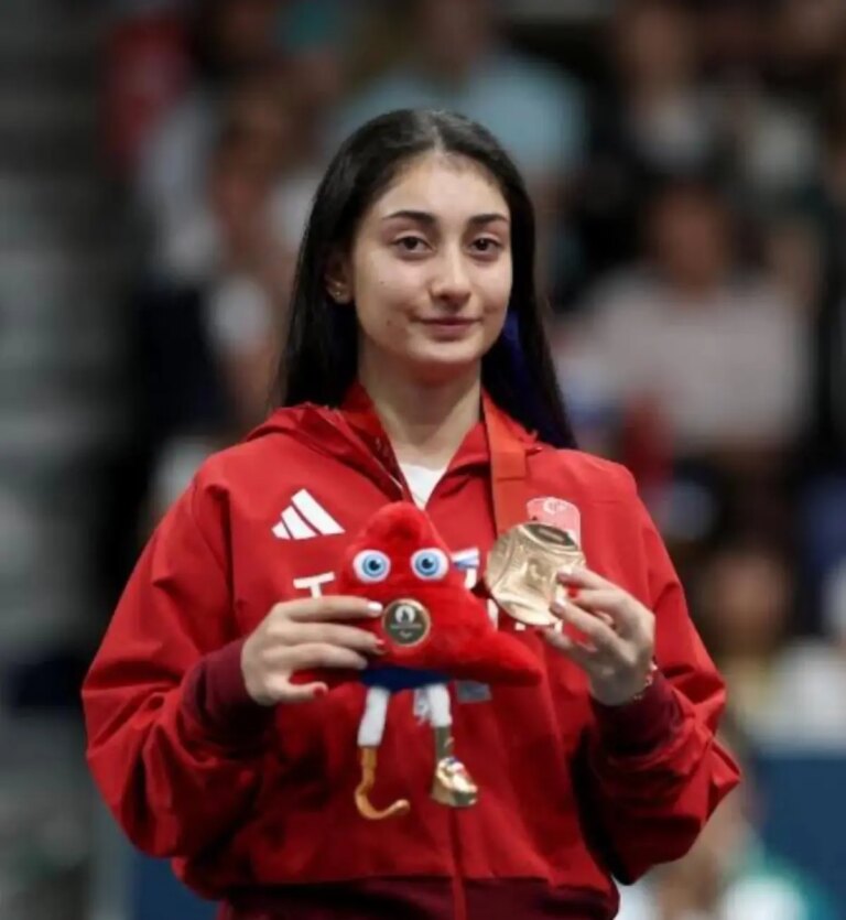 ebru acer virtus dunya masa tenisi sampiyonasinda gumus madalya kazandi yiNwUFSg.jpg