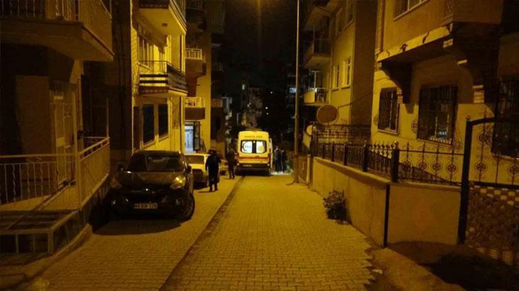 esinden haber alamayinca garaja indi gordugu manzara karsisinda soka girdi 6uewPBTH.jpg