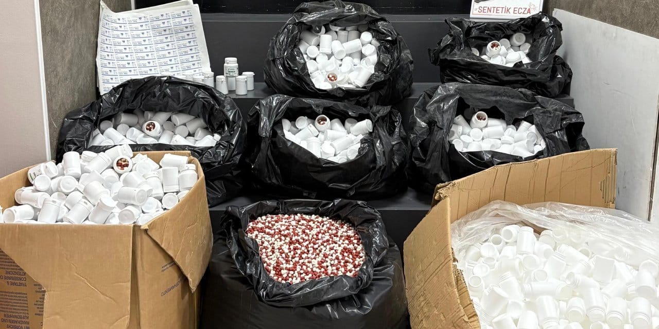 izmirde-uyusturucu-operasyonu-316-binden-fazla-sentetik-hap-ele-gecirildi-gmQ7J4r5.jpg