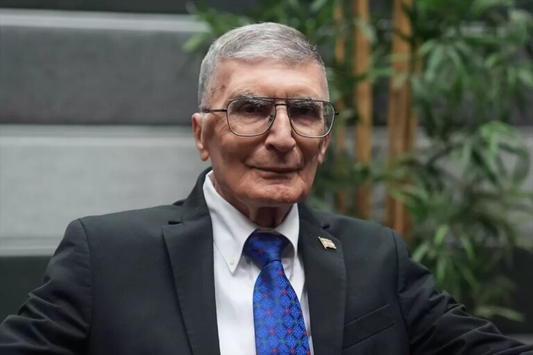 prof-dr-aziz-sancar-kendi-adina-duzenlenen-odul-torenine-ilk-kez-katilacak-RuwKQey4.jpg