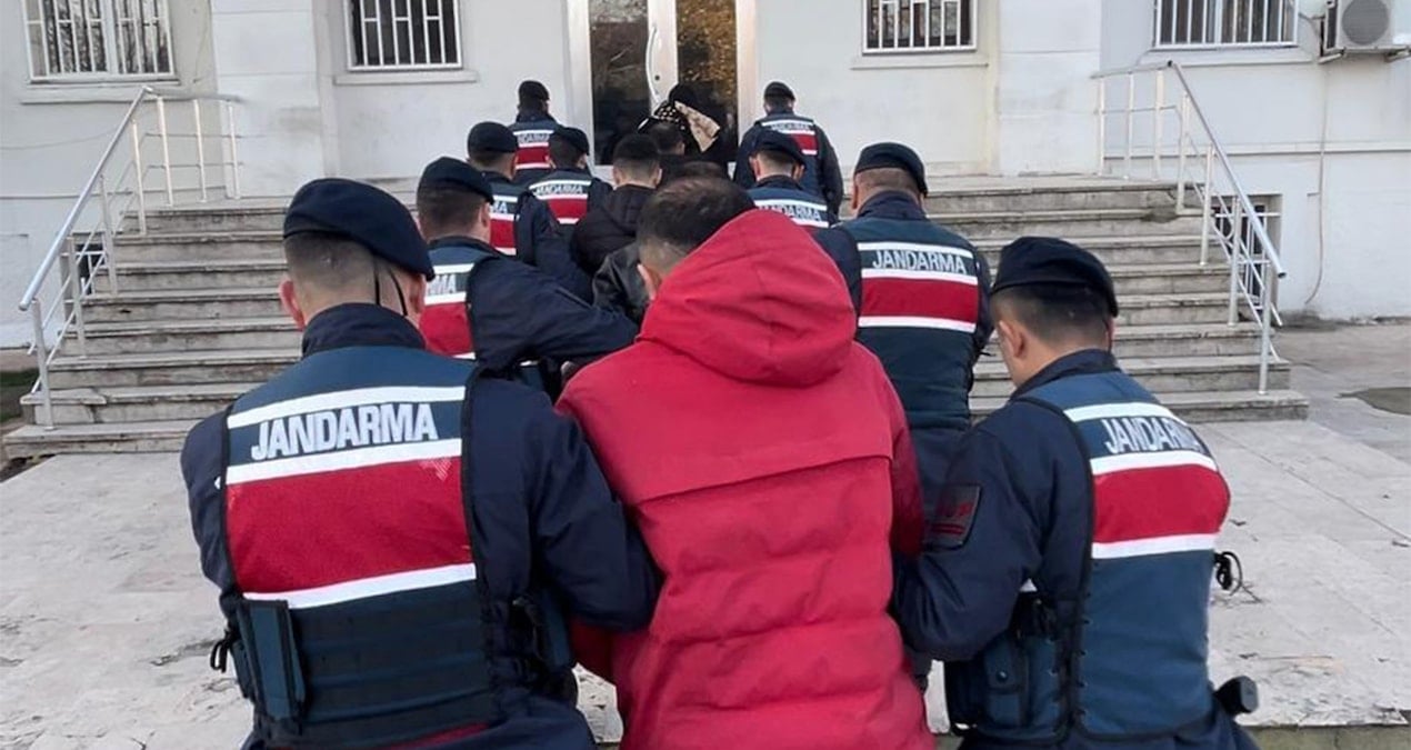 yurt-disini-kacmak-isterken-yakalandilar-5-turk-tutuklandi-ipcRGgei.jpg