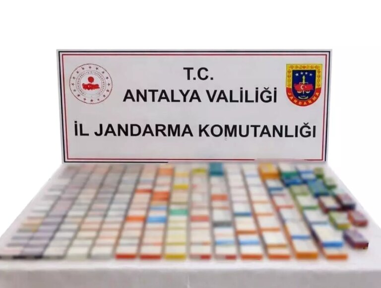 alanyada-kacak-elektronik-sigara-ve-gozluk-operasyonu-3rN9MxF6.jpg
