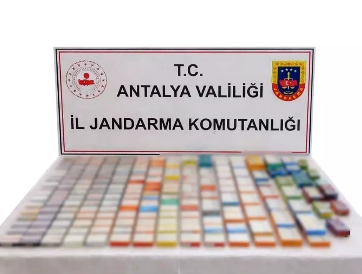 alanyada-kacak-elektronik-sigara-ve-gozluk-operasyonu-3rN9MxF6.jpg