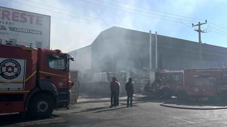 konyada-depoda-yangin-thRDFs2J.jpg