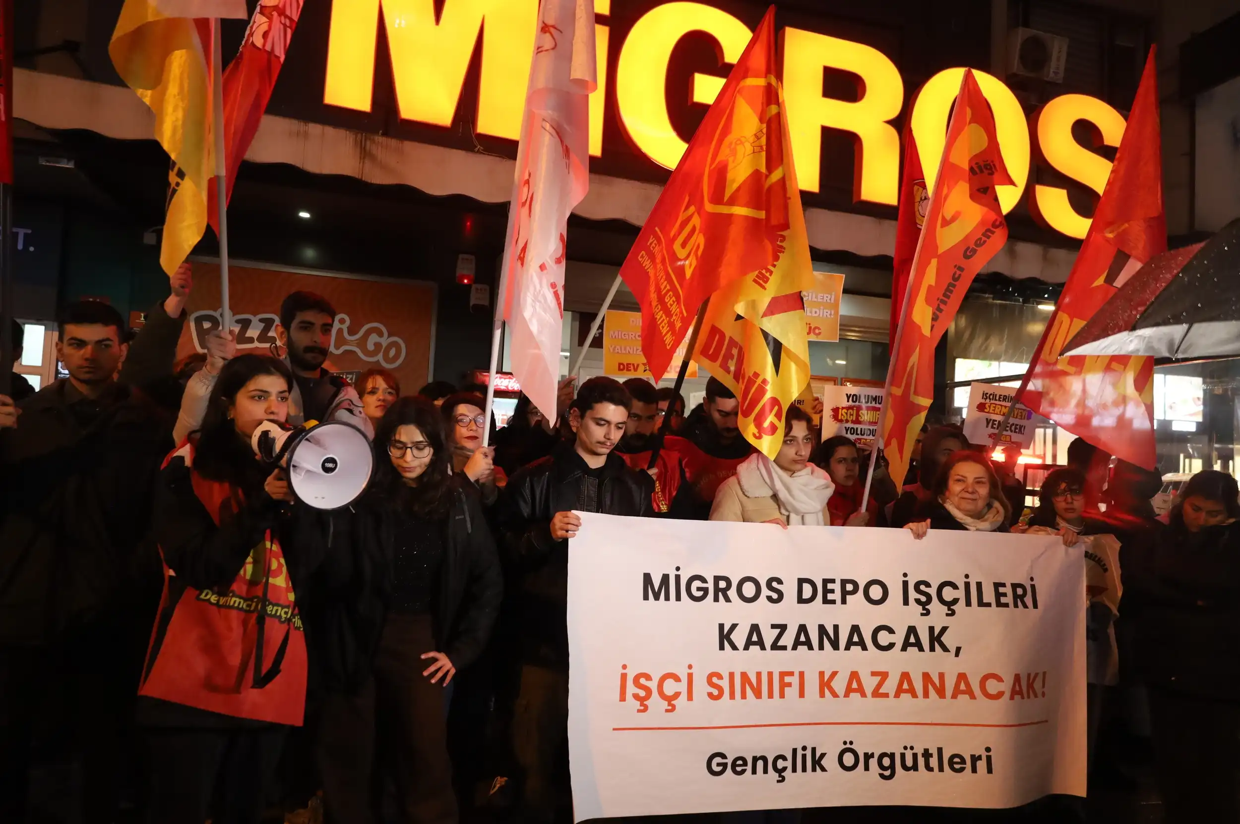migros-iscilerine-destek-veren-genclik-orgutlerinden-boykot-cagrisi-gqEyKMt9.webp