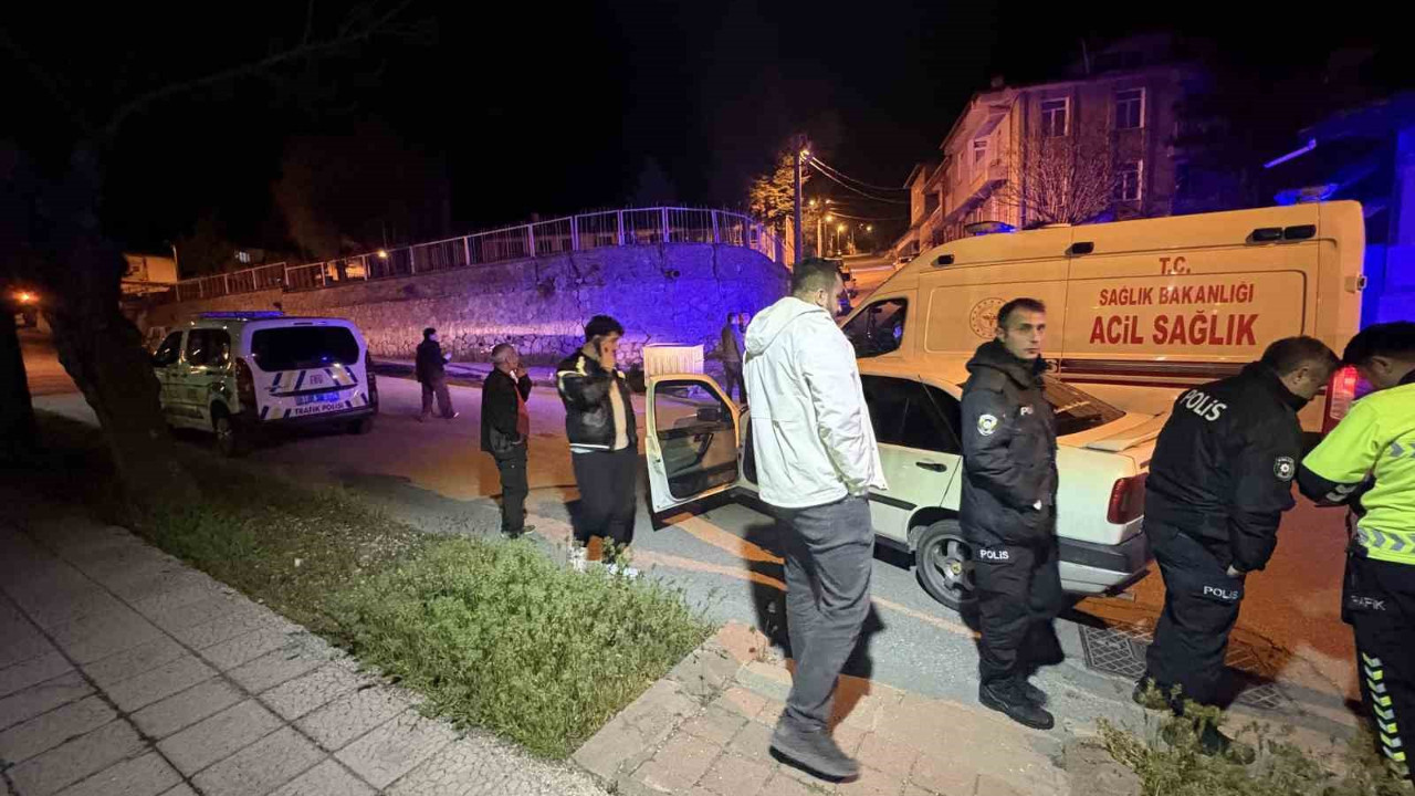 Taciz Edilen Motosikletli Gence Müdahale Eden Adam Darp Edildi, Saldırganlar Araçlarını Bırakıp Kaçtı