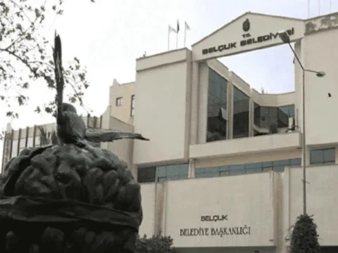 Son dakika selcuk belediyesinde toplu istifa mecliste chpli uye kalmadi x6ExOIeG